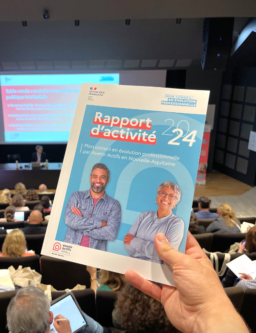 Photo du rapport d'activité 2024 à l'occasion du comité régional d'Avenir Actifs le 23 mai 2025.